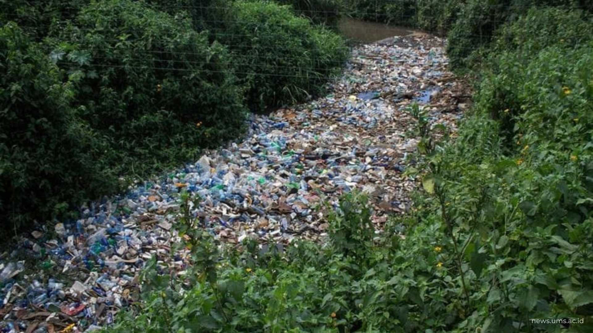 Gambar sampah di sungai. Sumber: Pinterest
