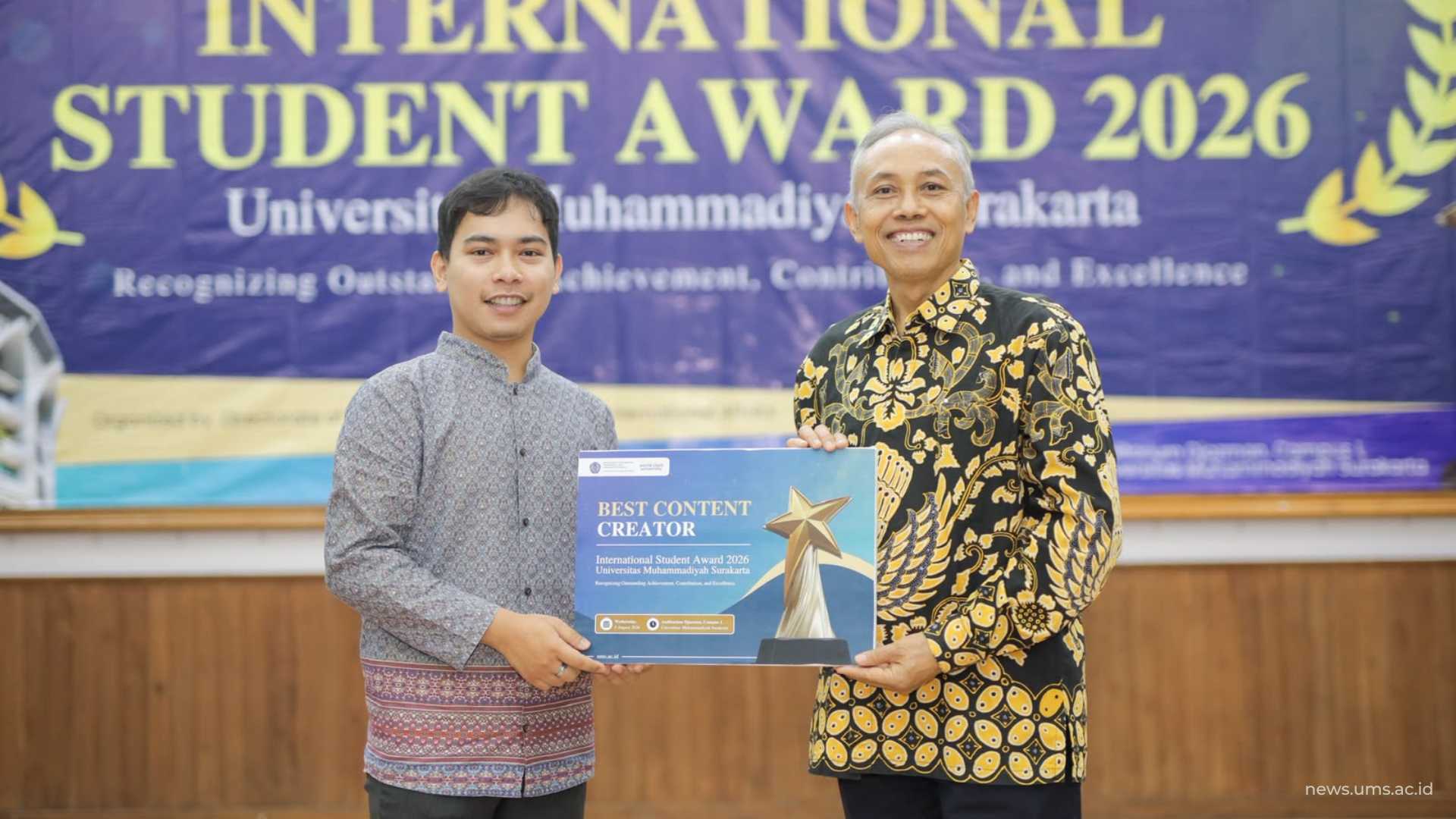 Salah satu penerima penghargaan kategori Best Content Creator, Abdulrohim E-sor yang merupakan mahasiswa Magister Pendidikan Bahasa Indonesia FKIP UMS asal Thailand,