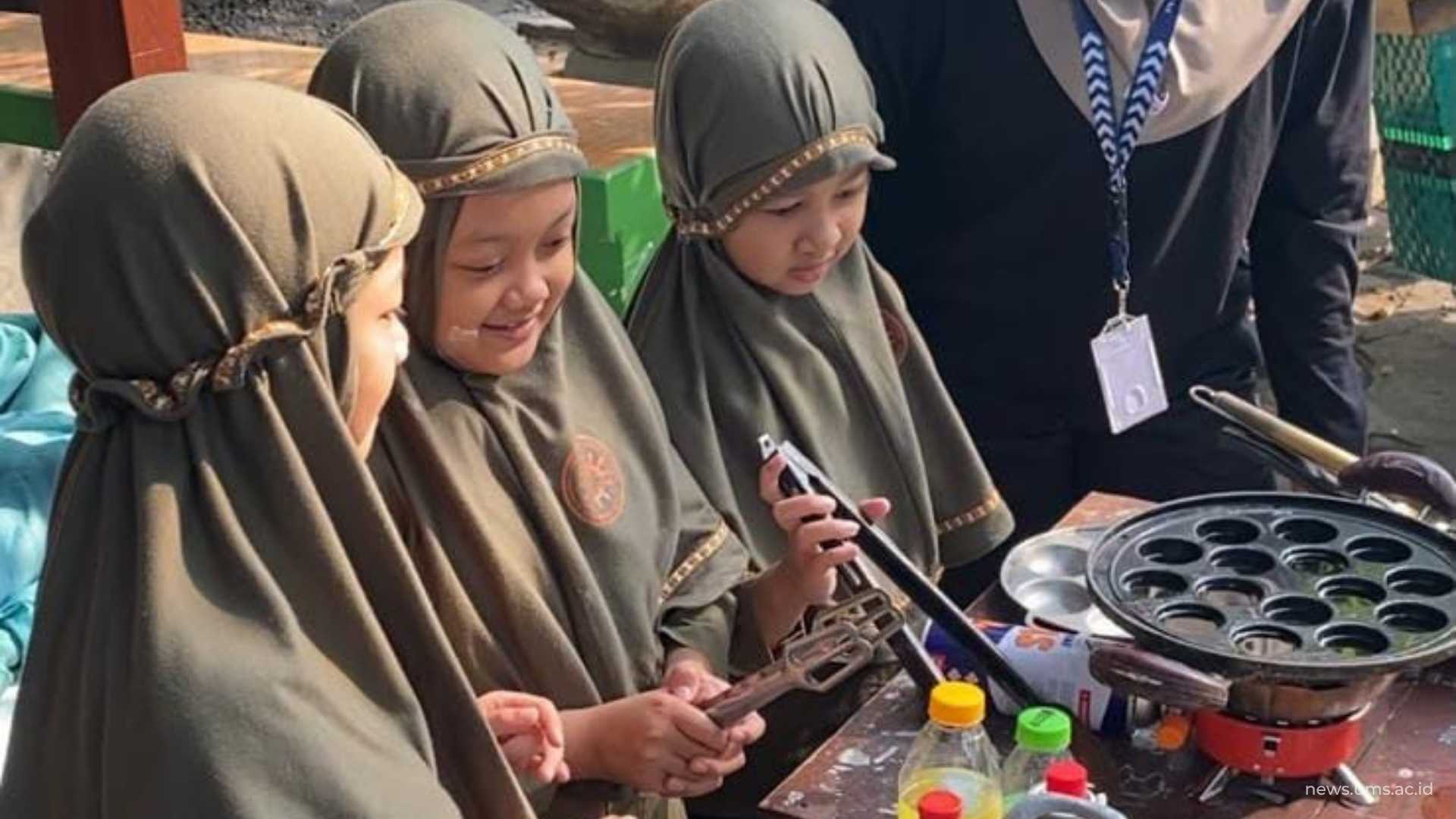 Tim PLP 2 UMS Dampingi Siswa SD Muhammadiyah Alam Surya Mentari Belajar dari Alam Lewat Kemah dan Memasak