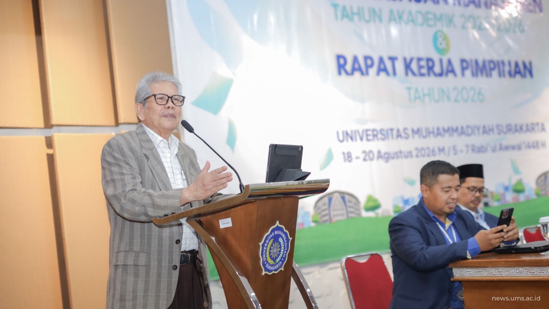 Penyampaian Materi oleh Wakil Ketua I Majelis Diktilitbang PP Muhammadiyah, Prof. H. Achmad Jainuri, Ph.D